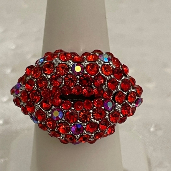 RARE Bath & Body Works Rhinestone Lips 💋 Ring Silver Plated. Sz 7! - Picture 4 of 11